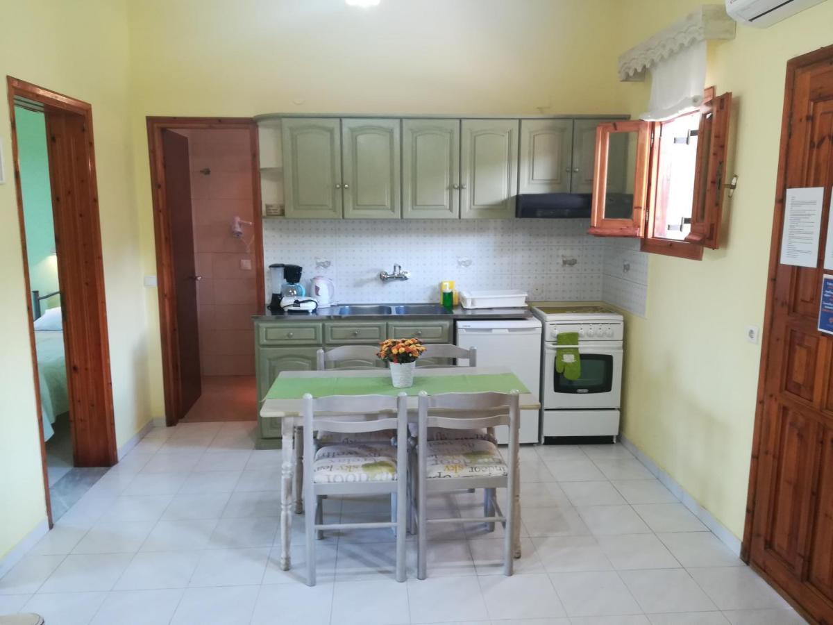 Olga'S Garden Apartments Almiros Beach Room photo